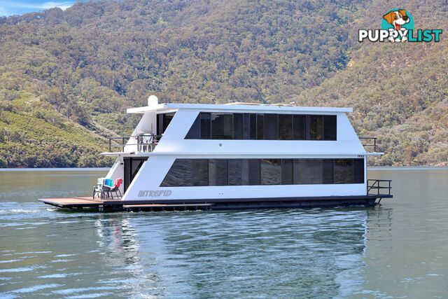 Intrepid Houseboat Holiday Home on Lake Eildon