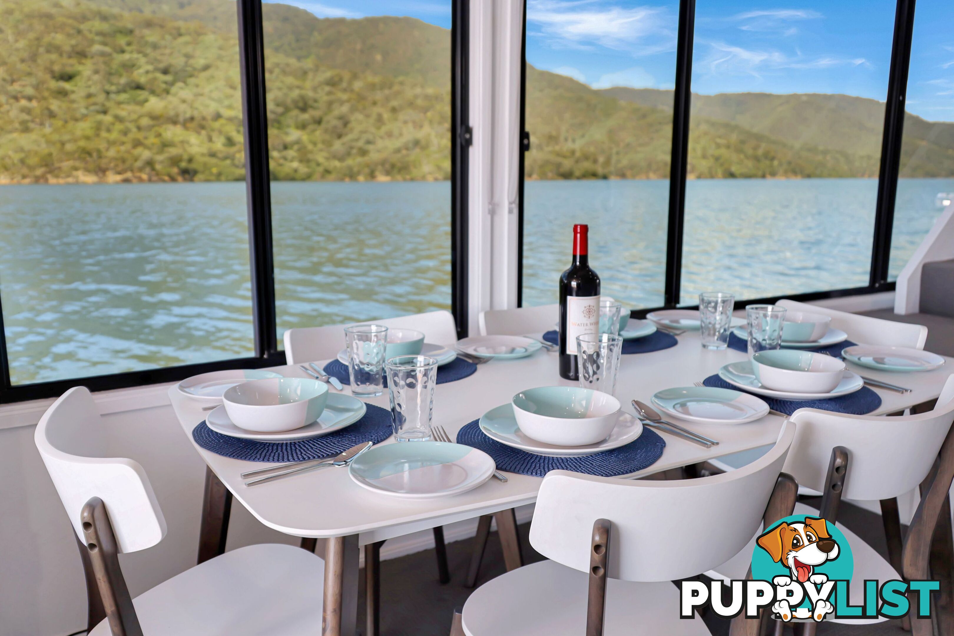 Intrepid Houseboat Holiday Home on Lake Eildon