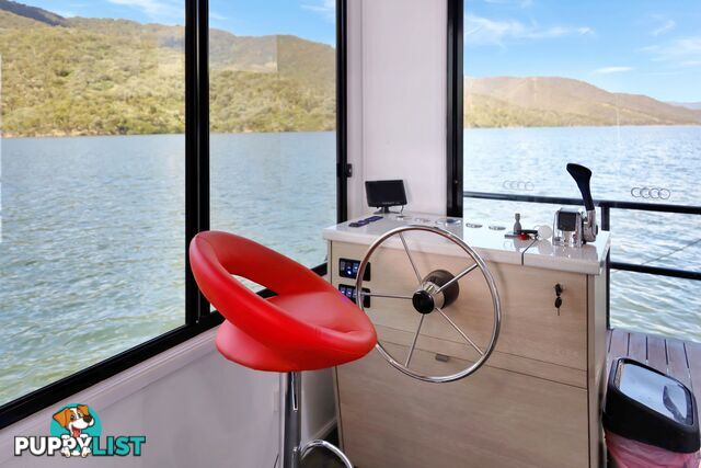 Intrepid Houseboat Holiday Home on Lake Eildon