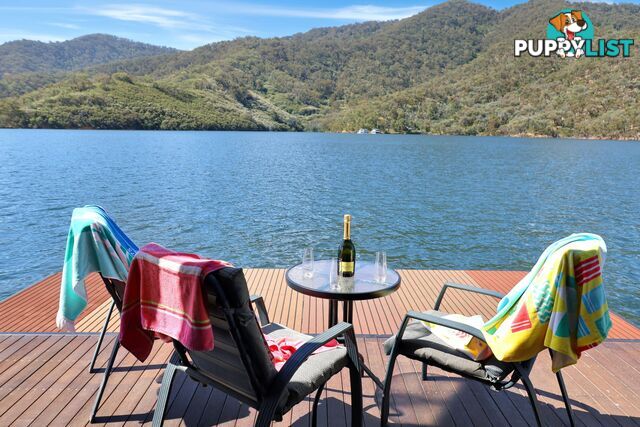 Intrepid Houseboat Holiday Home on Lake Eildon