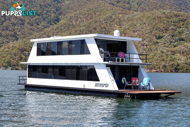 Intrepid Houseboat Holiday Home on Lake Eildon