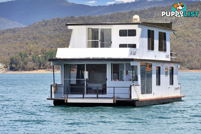 Rippatoo Houseboat Holiday Home on Lake Eildon