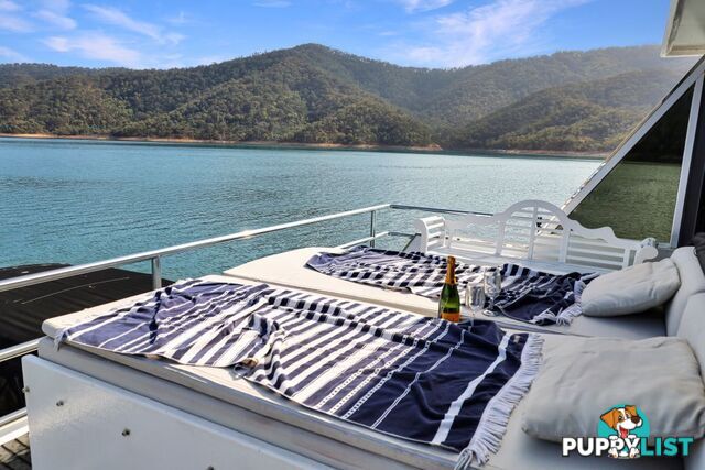 ENIGMA Houseboat Holiday Home on Lake Eildon