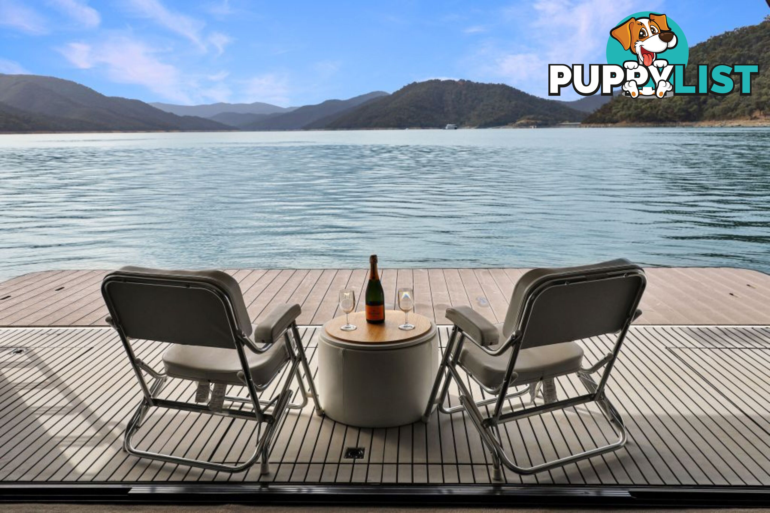 ENIGMA Houseboat Holiday Home on Lake Eildon