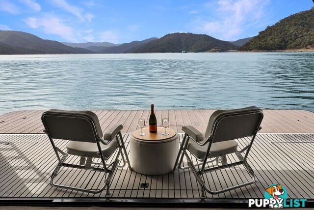 ENIGMA Houseboat Holiday Home on Lake Eildon