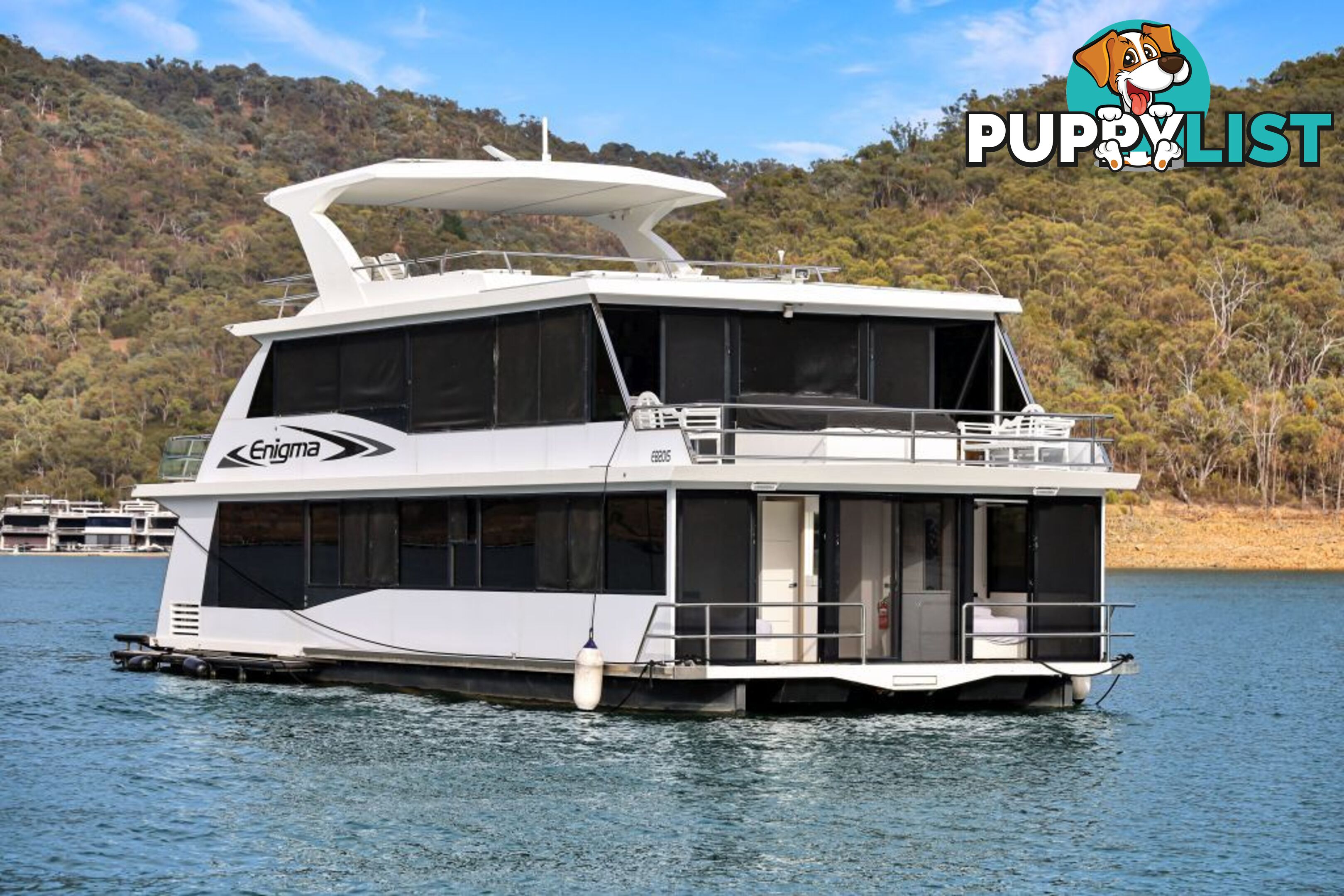 ENIGMA Houseboat Holiday Home on Lake Eildon