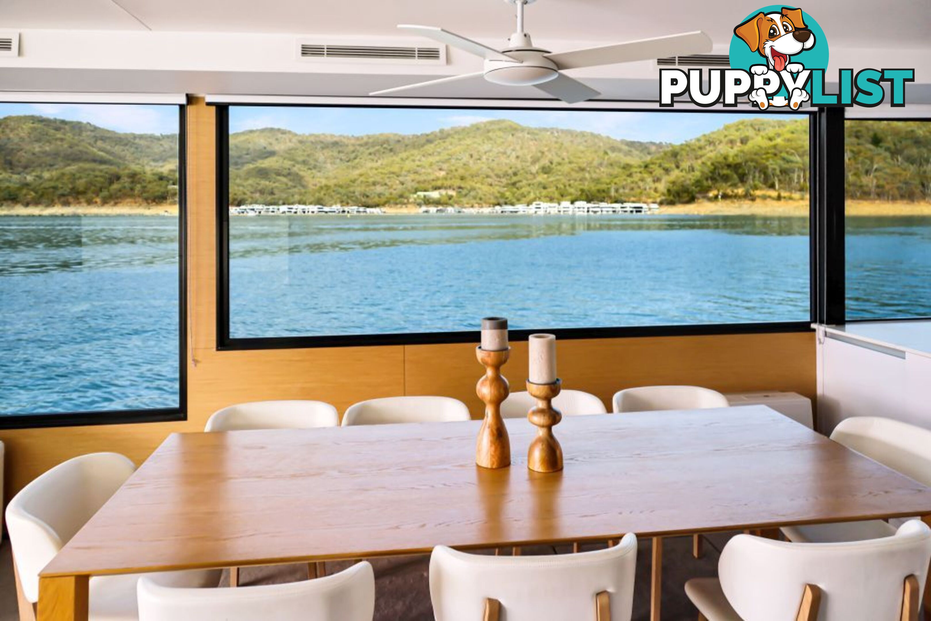 ENIGMA Houseboat Holiday Home on Lake Eildon