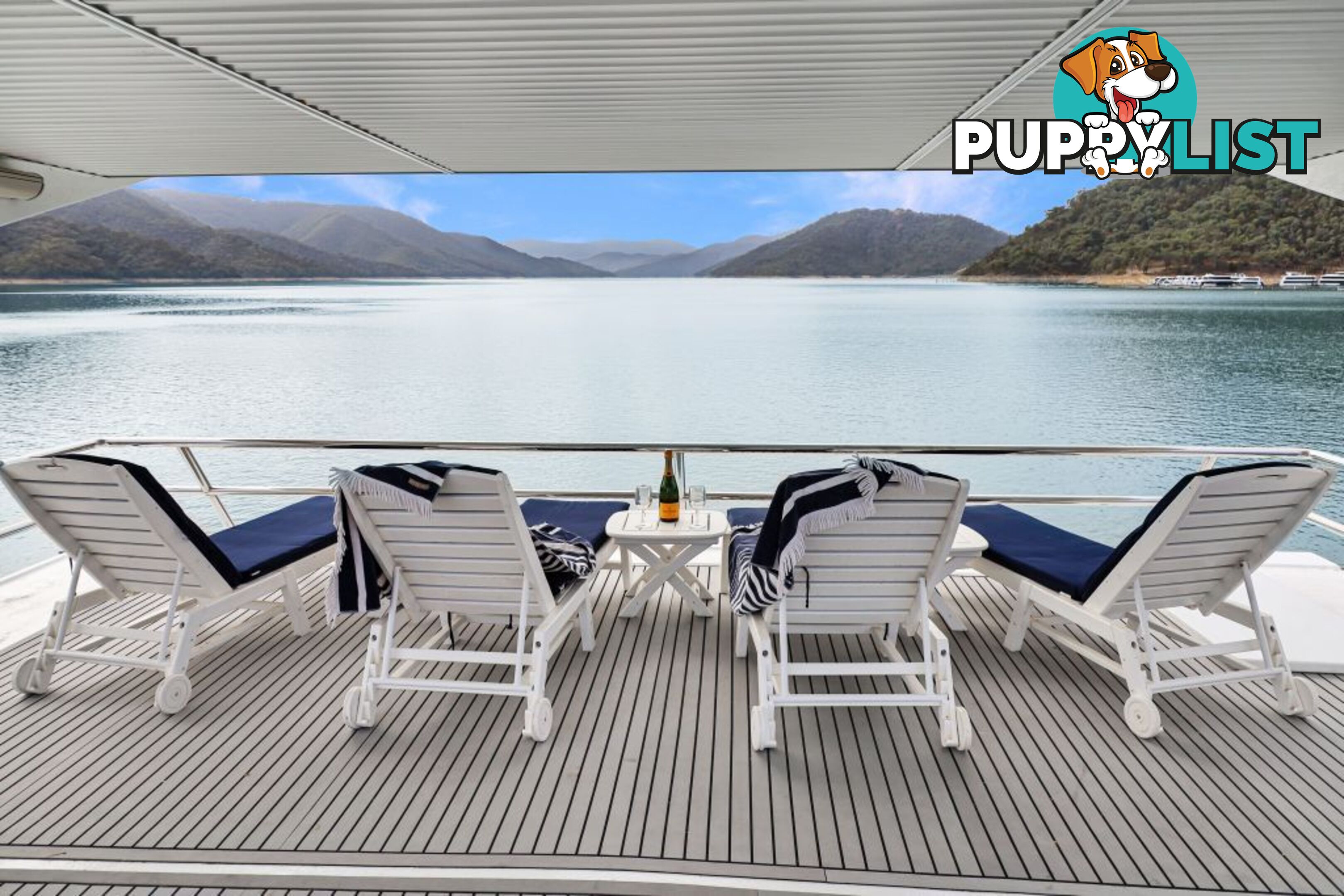 ENIGMA Houseboat Holiday Home on Lake Eildon