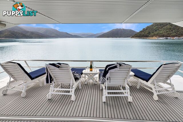 ENIGMA Houseboat Holiday Home on Lake Eildon