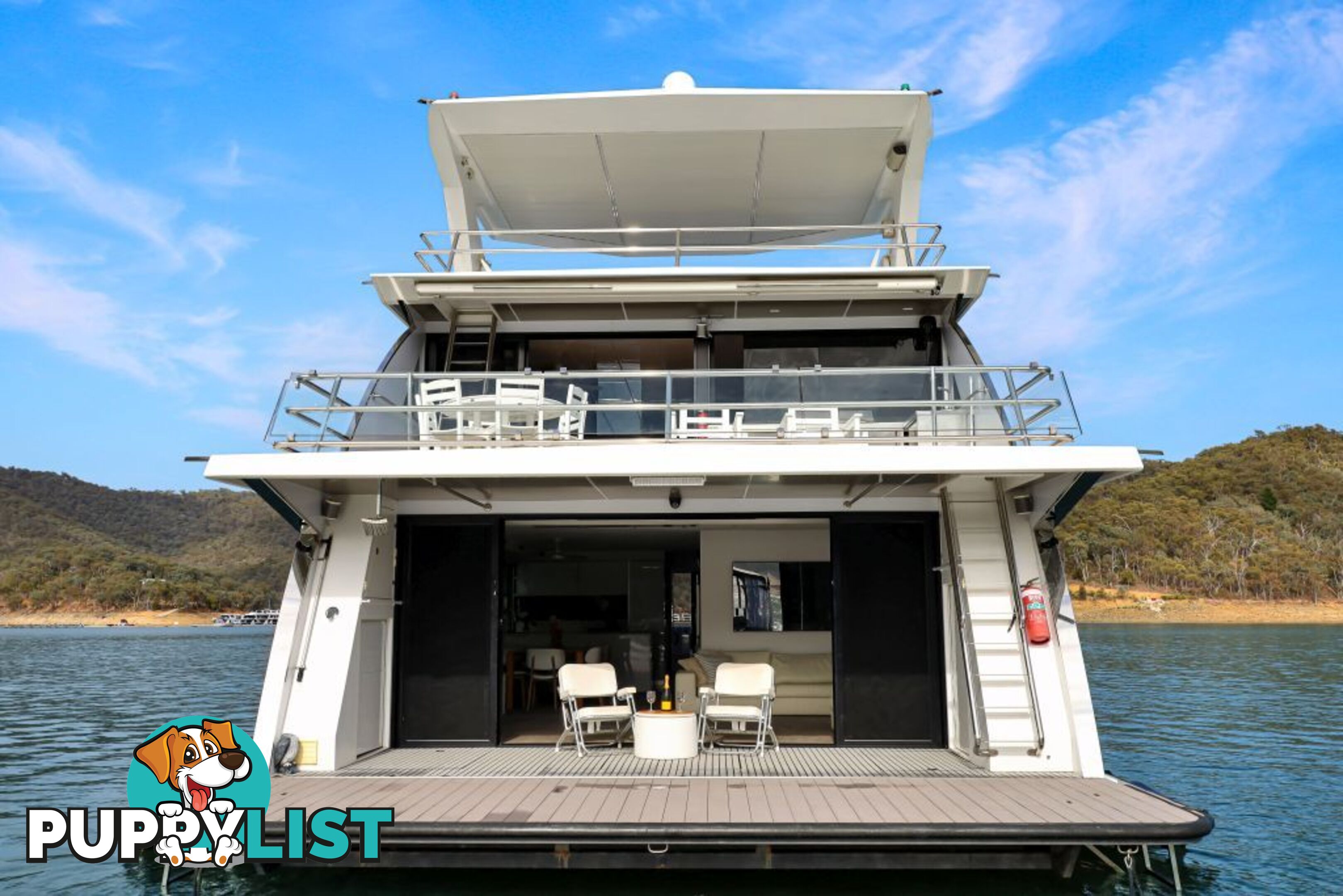 ENIGMA Houseboat Holiday Home on Lake Eildon