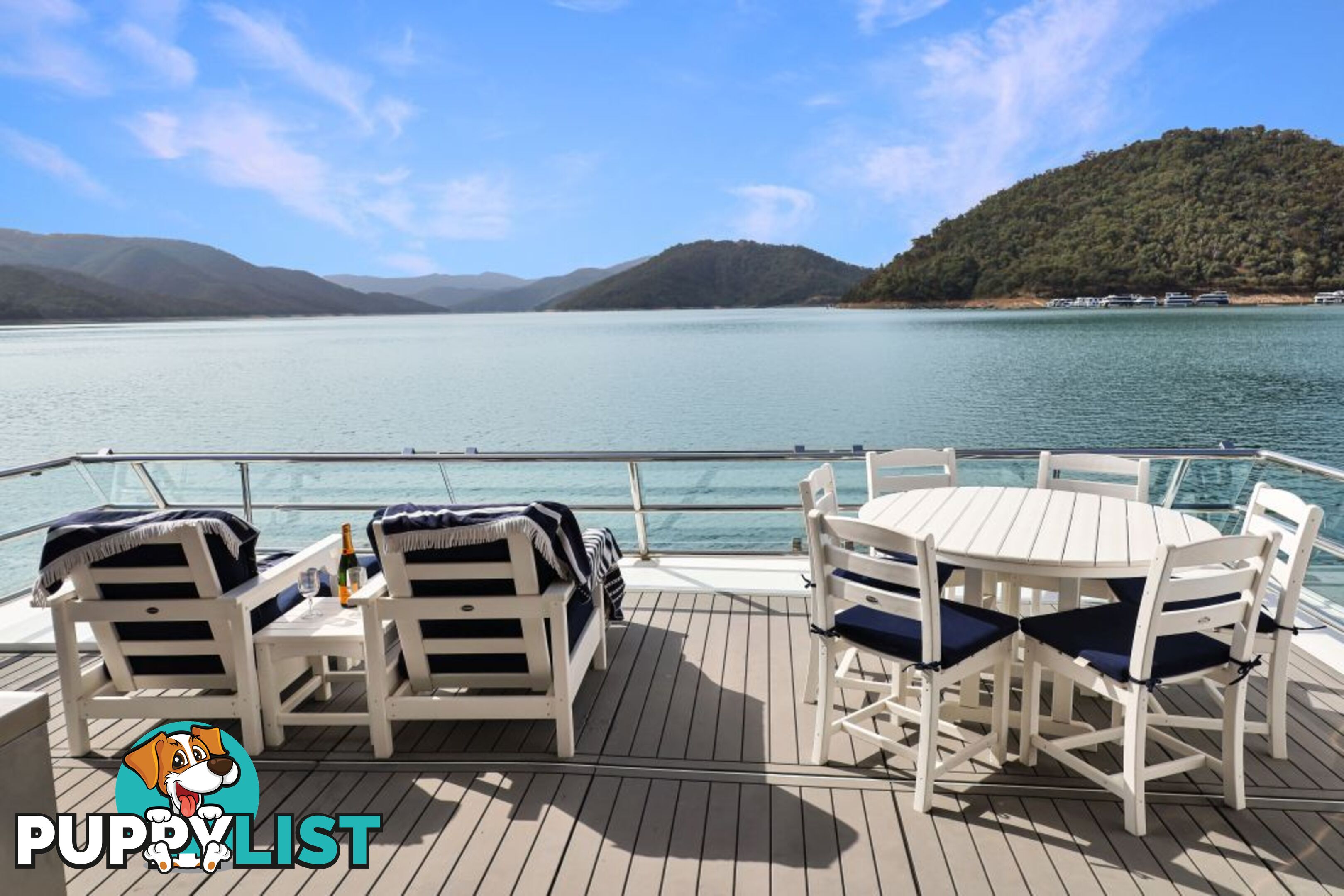 ENIGMA Houseboat Holiday Home on Lake Eildon