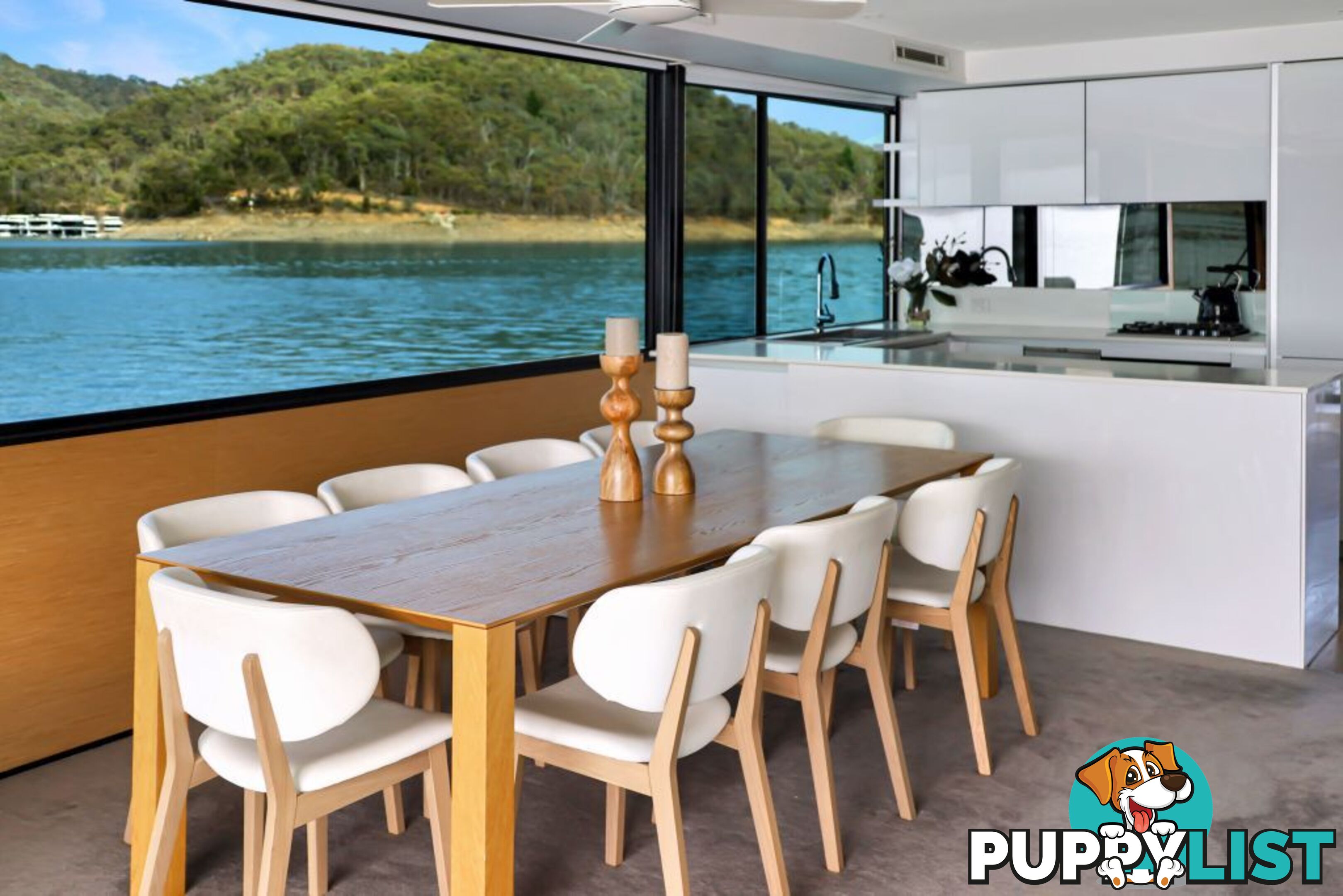 ENIGMA Houseboat Holiday Home on Lake Eildon