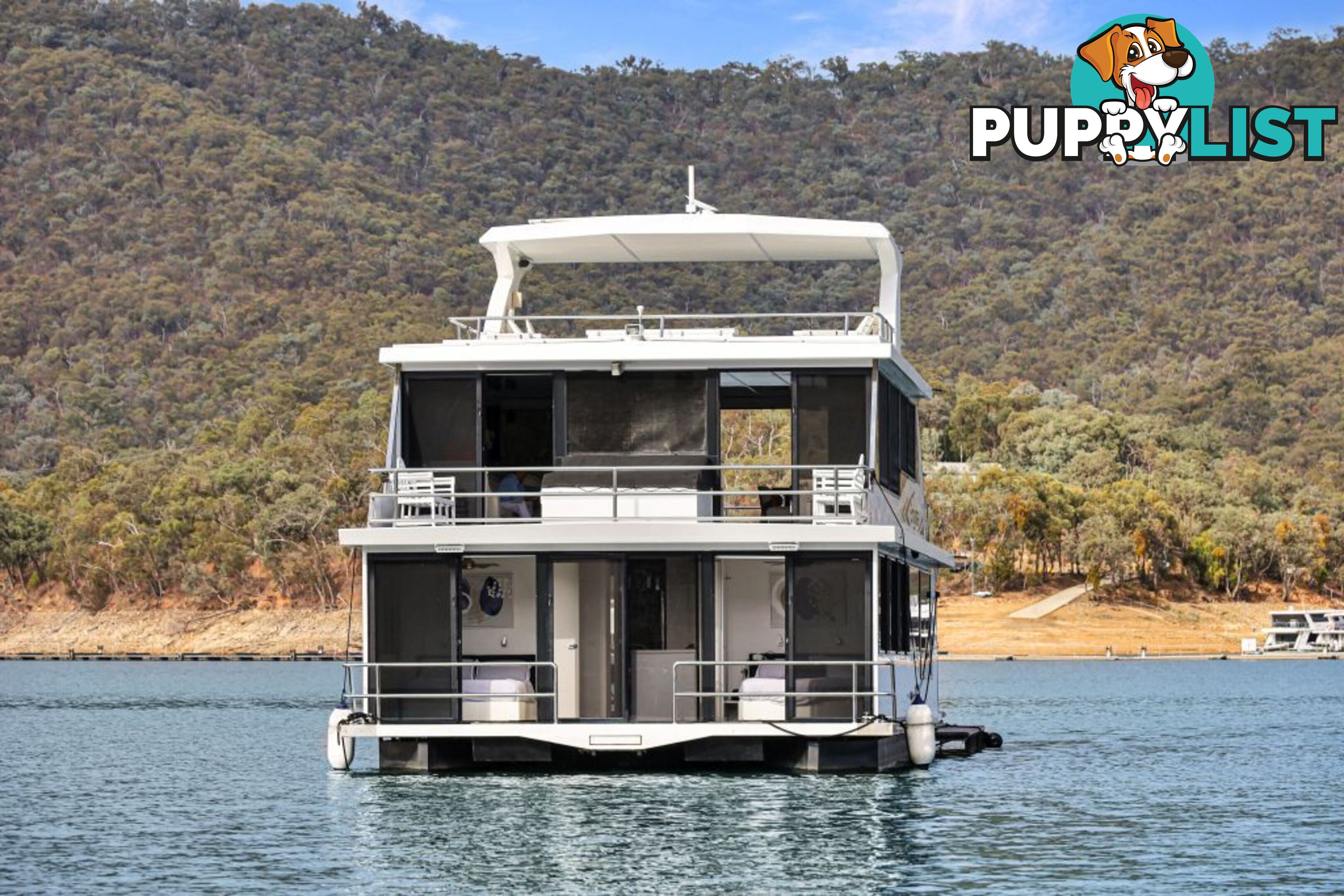 ENIGMA Houseboat Holiday Home on Lake Eildon