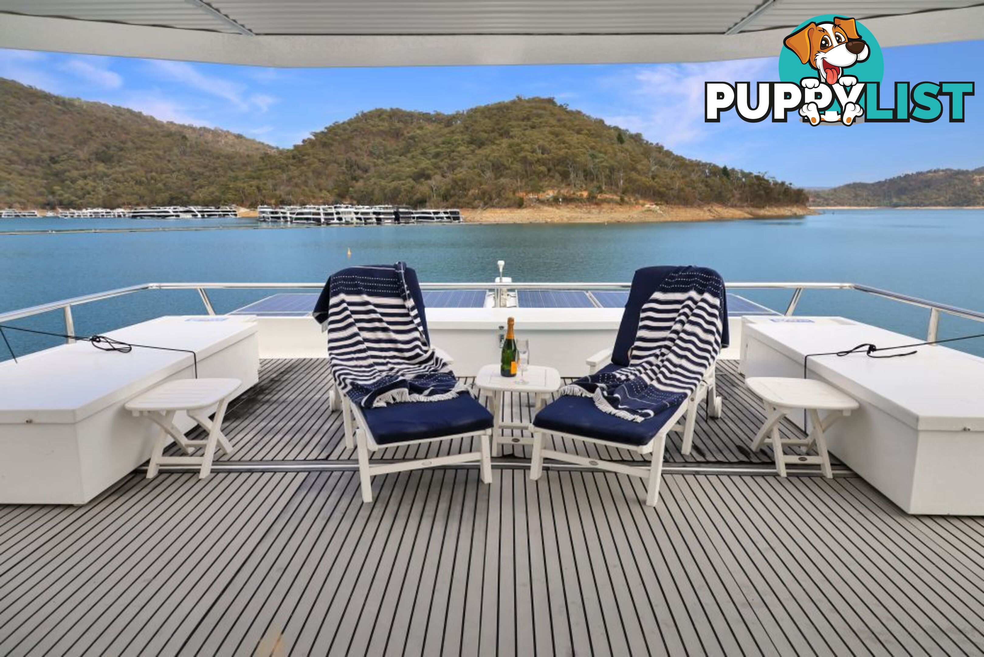 ENIGMA Houseboat Holiday Home on Lake Eildon