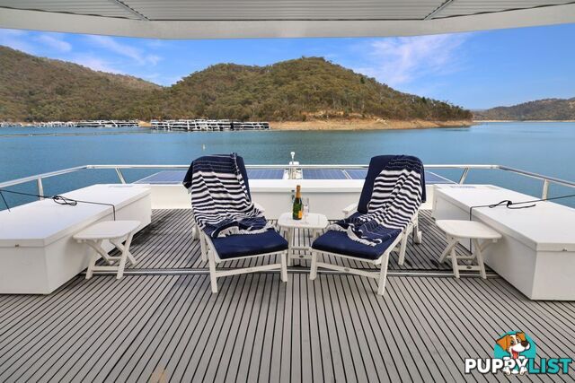 ENIGMA Houseboat Holiday Home on Lake Eildon