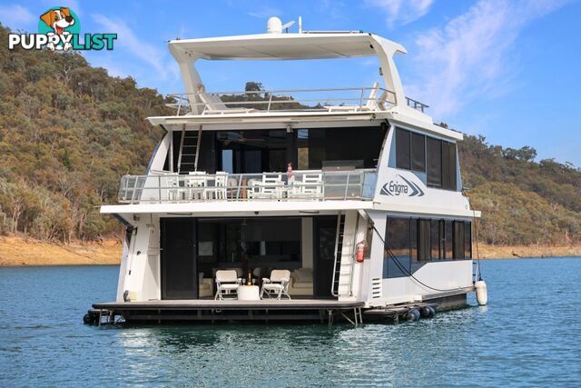 ENIGMA Houseboat Holiday Home on Lake Eildon