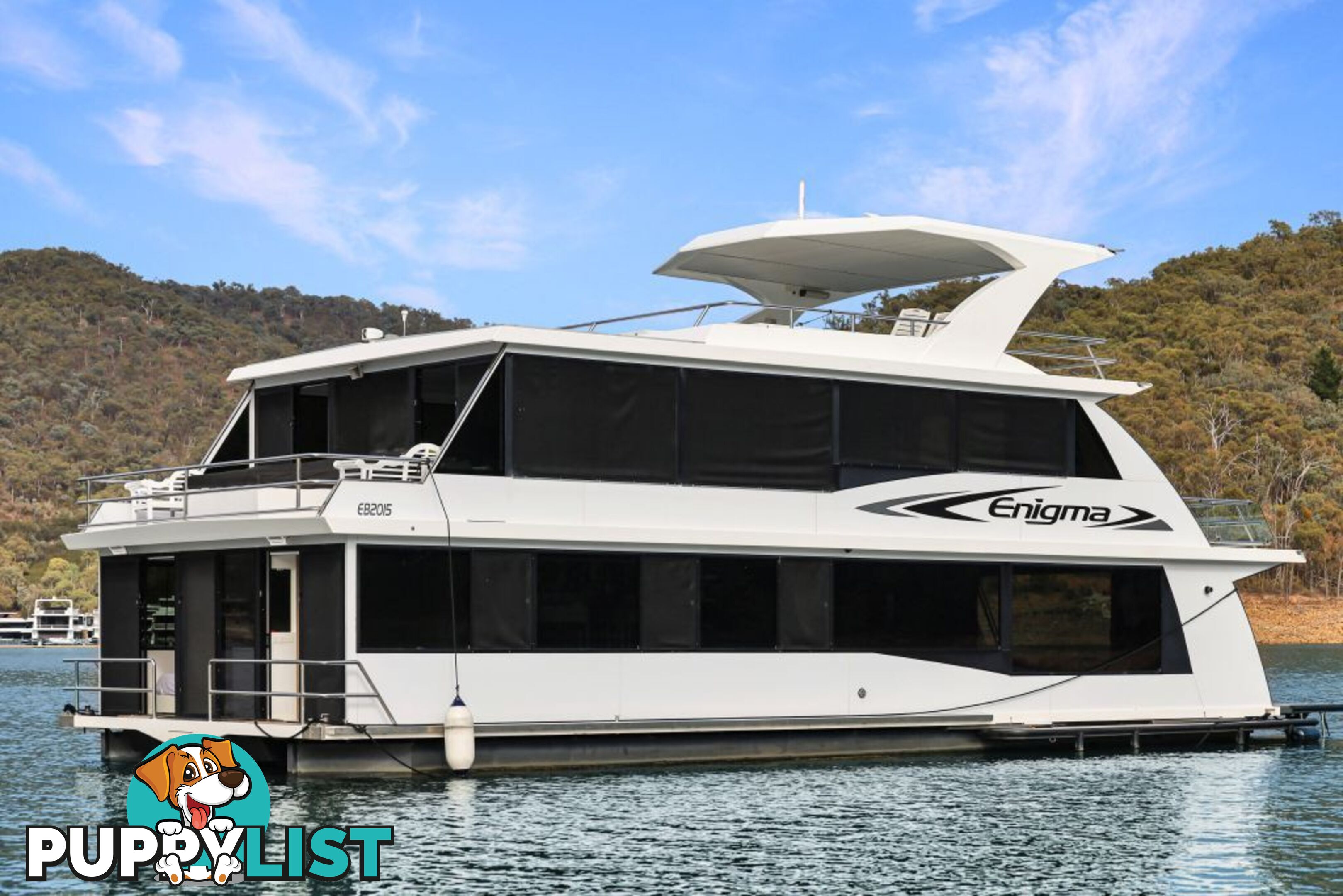 ENIGMA Houseboat Holiday Home on Lake Eildon