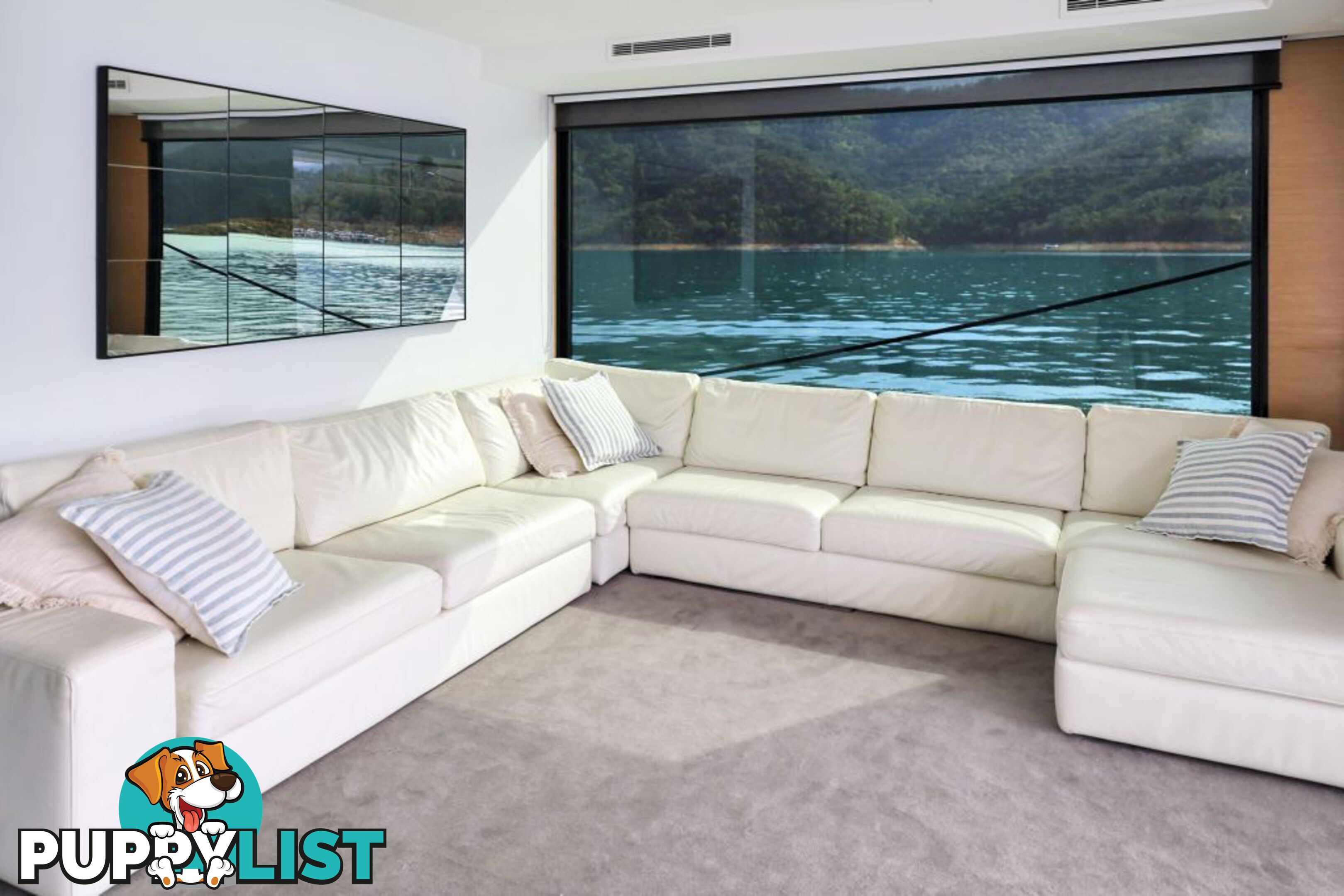 ENIGMA Houseboat Holiday Home on Lake Eildon