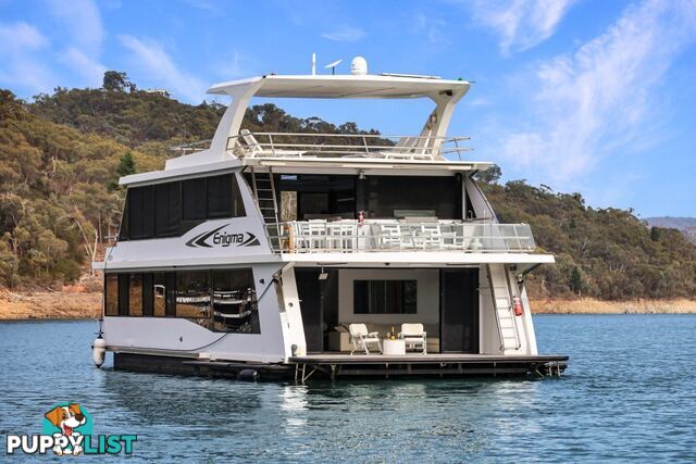 ENIGMA Houseboat Holiday Home on Lake Eildon