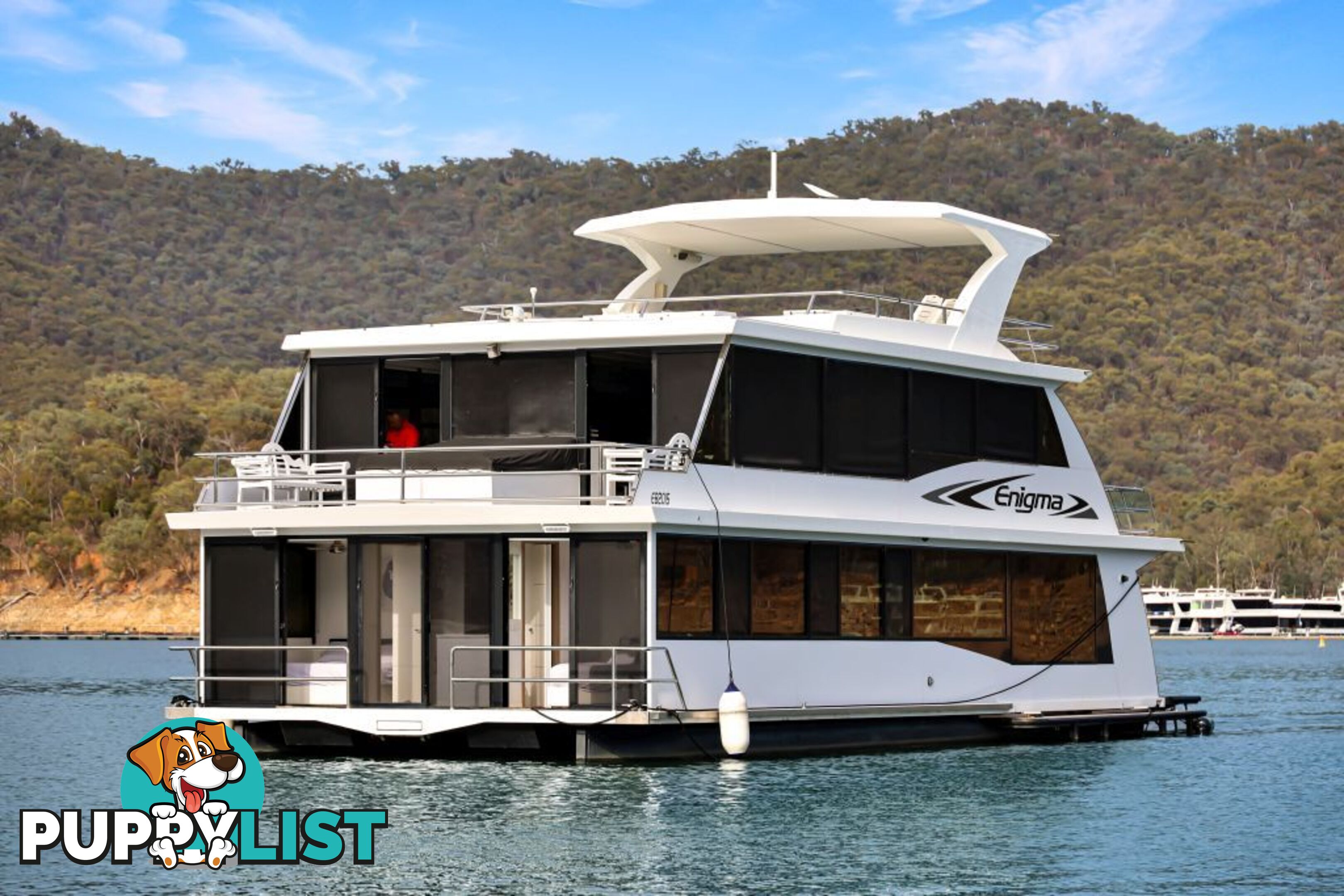 ENIGMA Houseboat Holiday Home on Lake Eildon