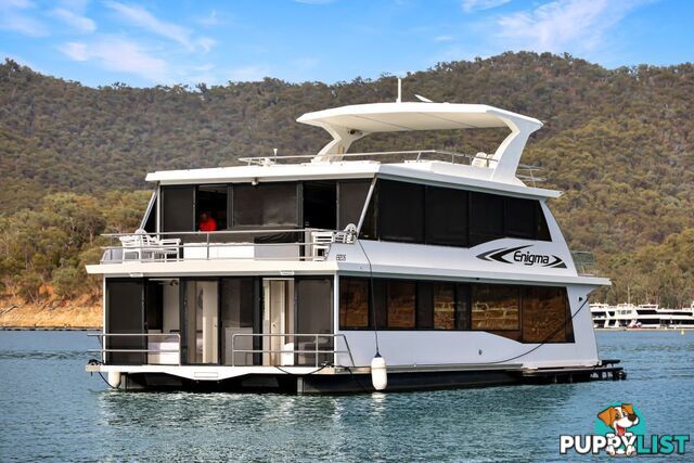 ENIGMA Houseboat Holiday Home on Lake Eildon