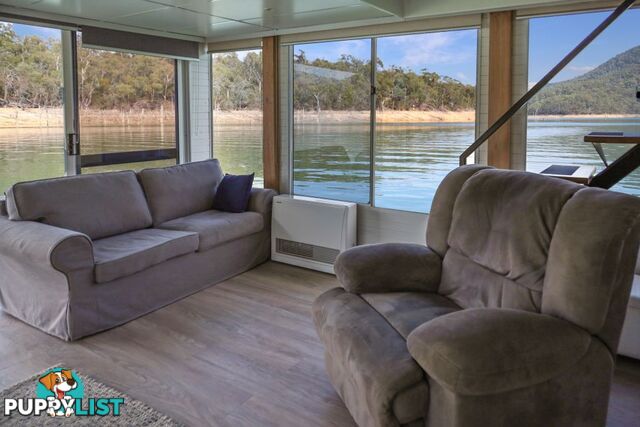 Sarong Houseboat Holiday Home on Lake Eildon