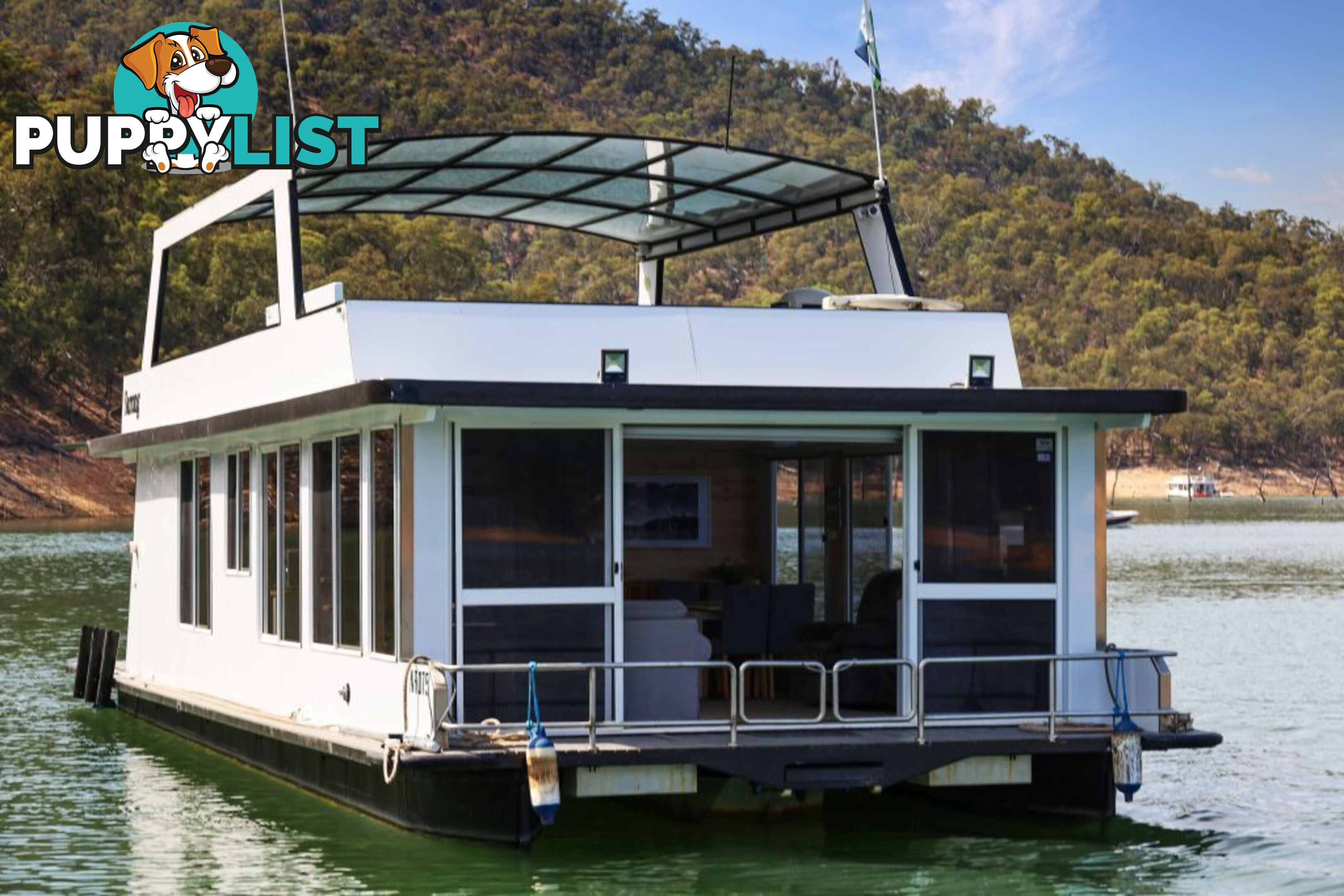 Sarong Houseboat Holiday Home on Lake Eildon