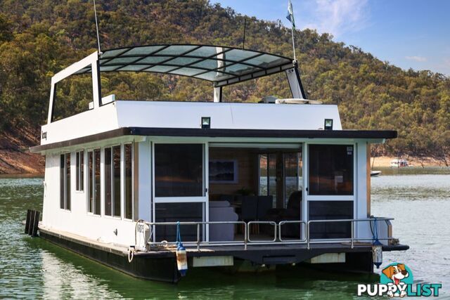 Sarong Houseboat Holiday Home on Lake Eildon