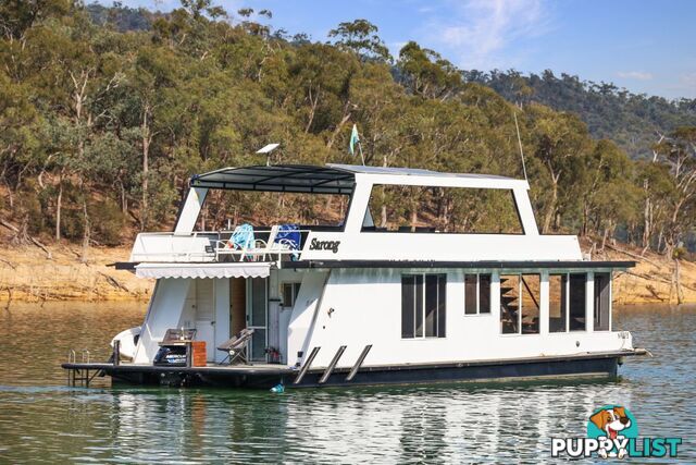 Sarong Houseboat Holiday Home on Lake Eildon