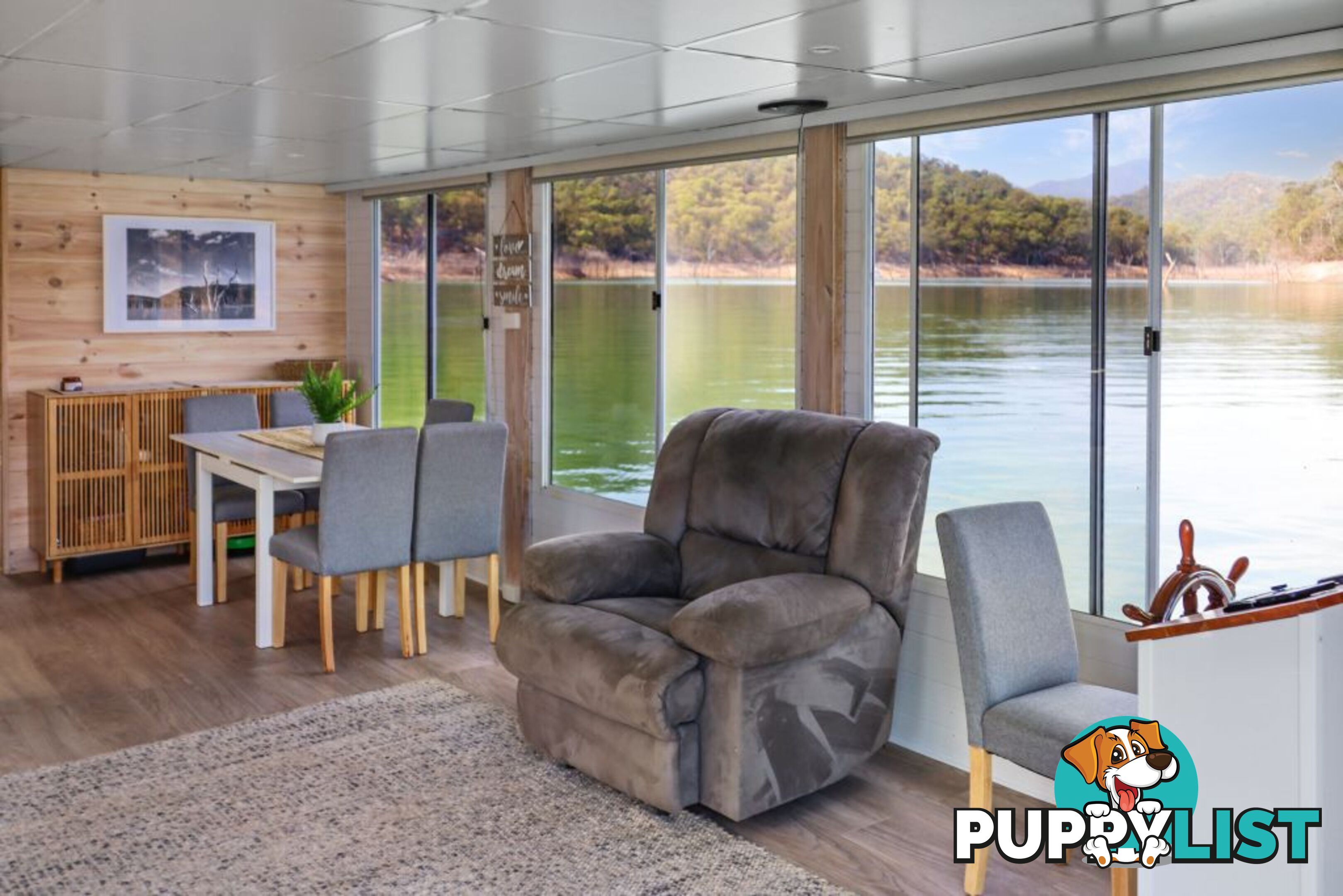 Sarong Houseboat Holiday Home on Lake Eildon