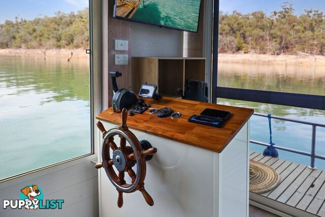 Sarong Houseboat Holiday Home on Lake Eildon