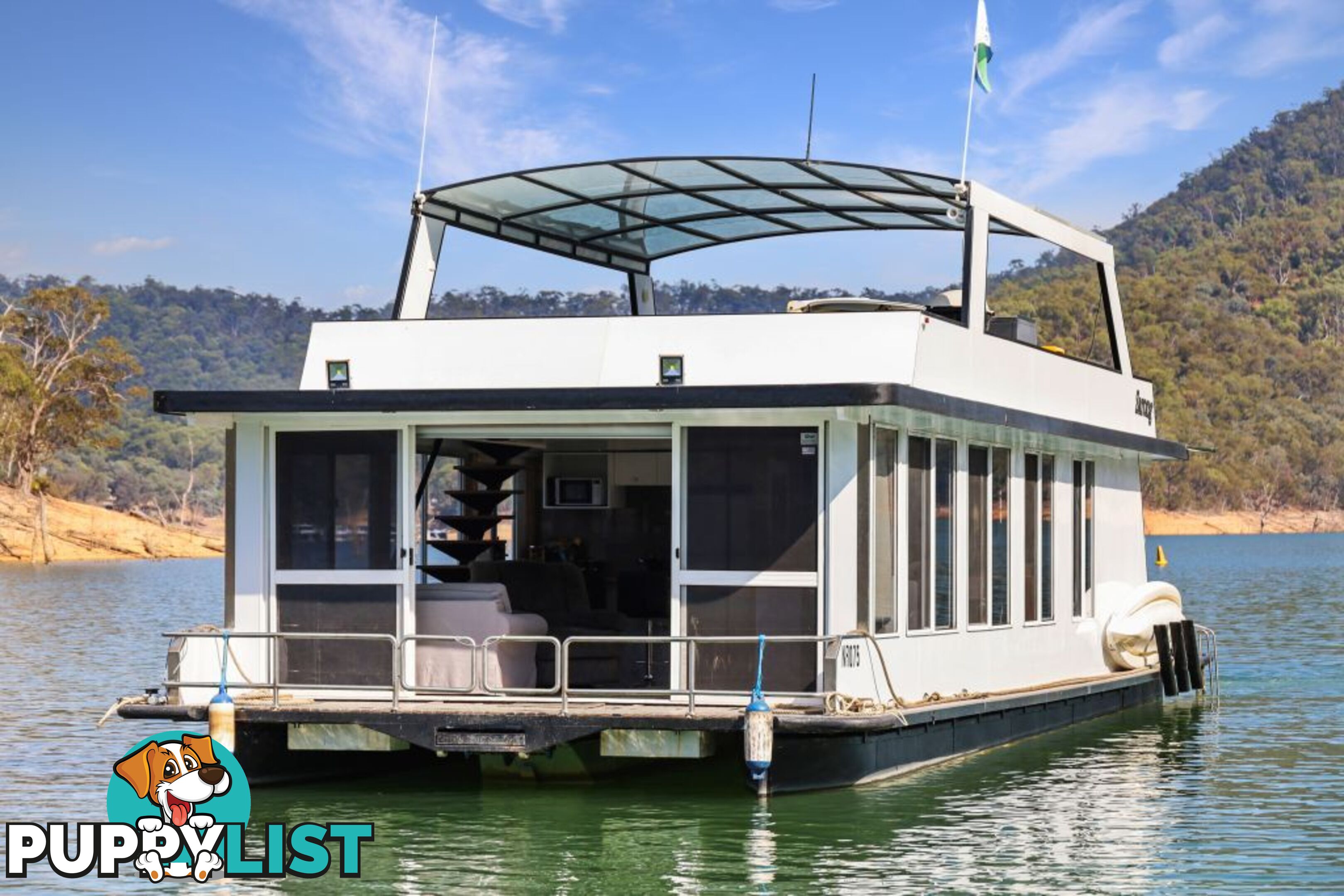 Sarong Houseboat Holiday Home on Lake Eildon