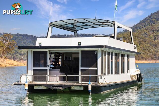 Sarong Houseboat Holiday Home on Lake Eildon