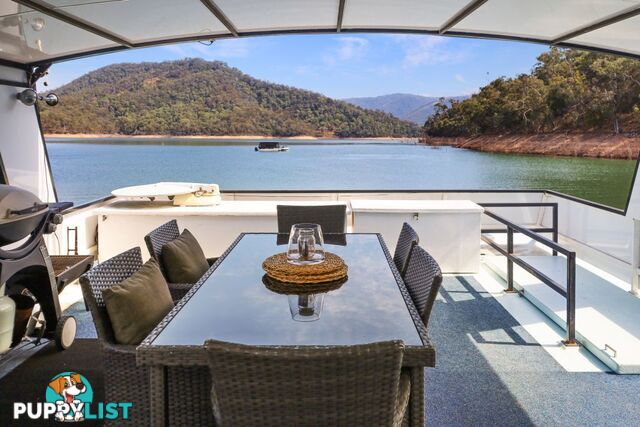 Sarong Houseboat Holiday Home on Lake Eildon