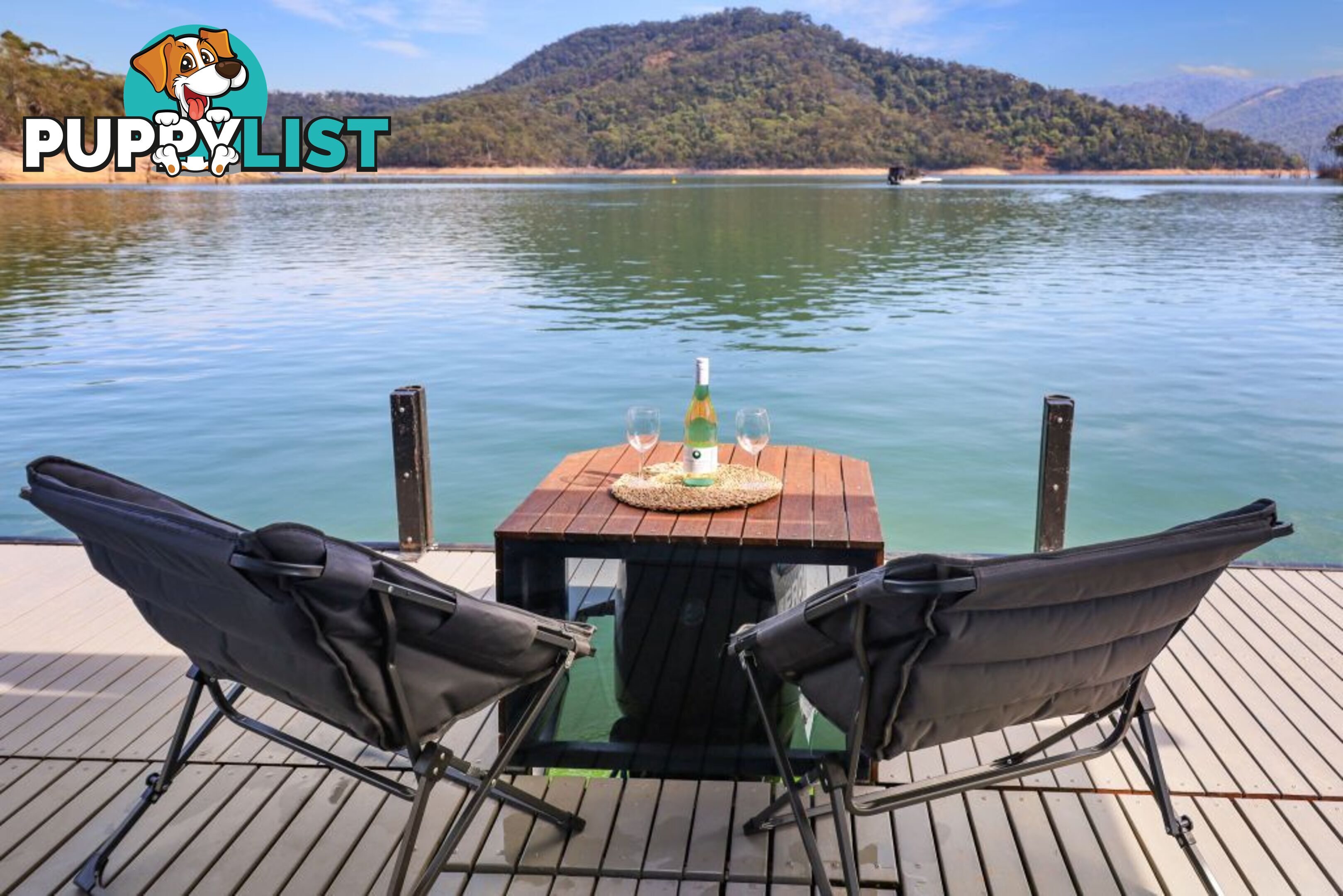 Sarong Houseboat Holiday Home on Lake Eildon