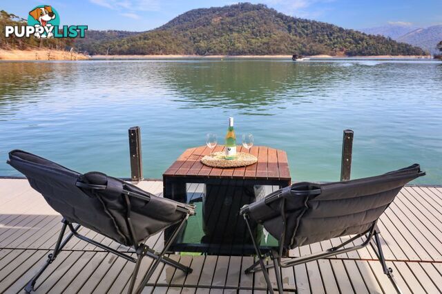 Sarong Houseboat Holiday Home on Lake Eildon