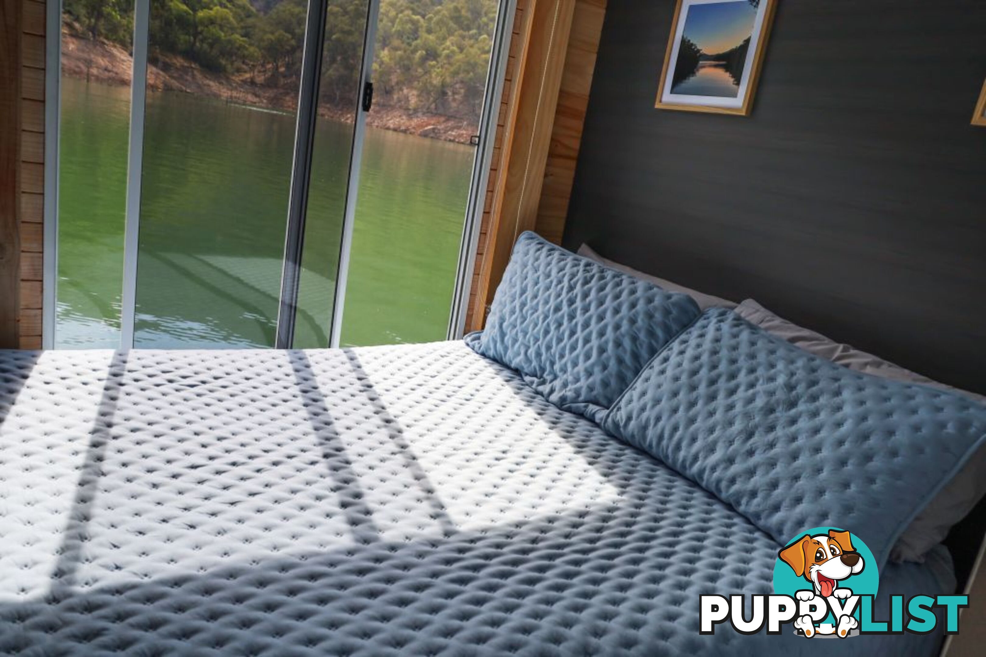 Sarong Houseboat Holiday Home on Lake Eildon