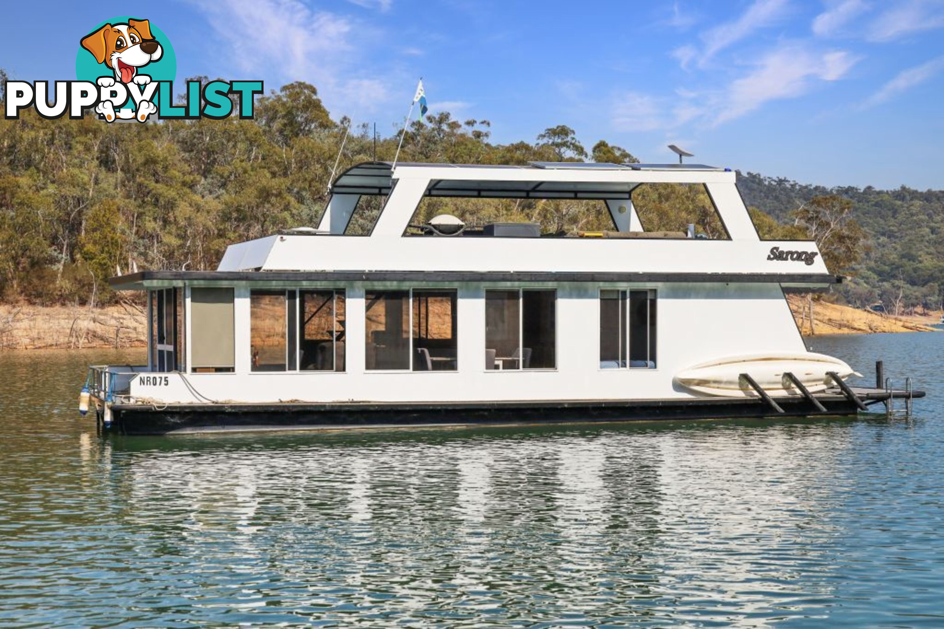 Sarong Houseboat Holiday Home on Lake Eildon