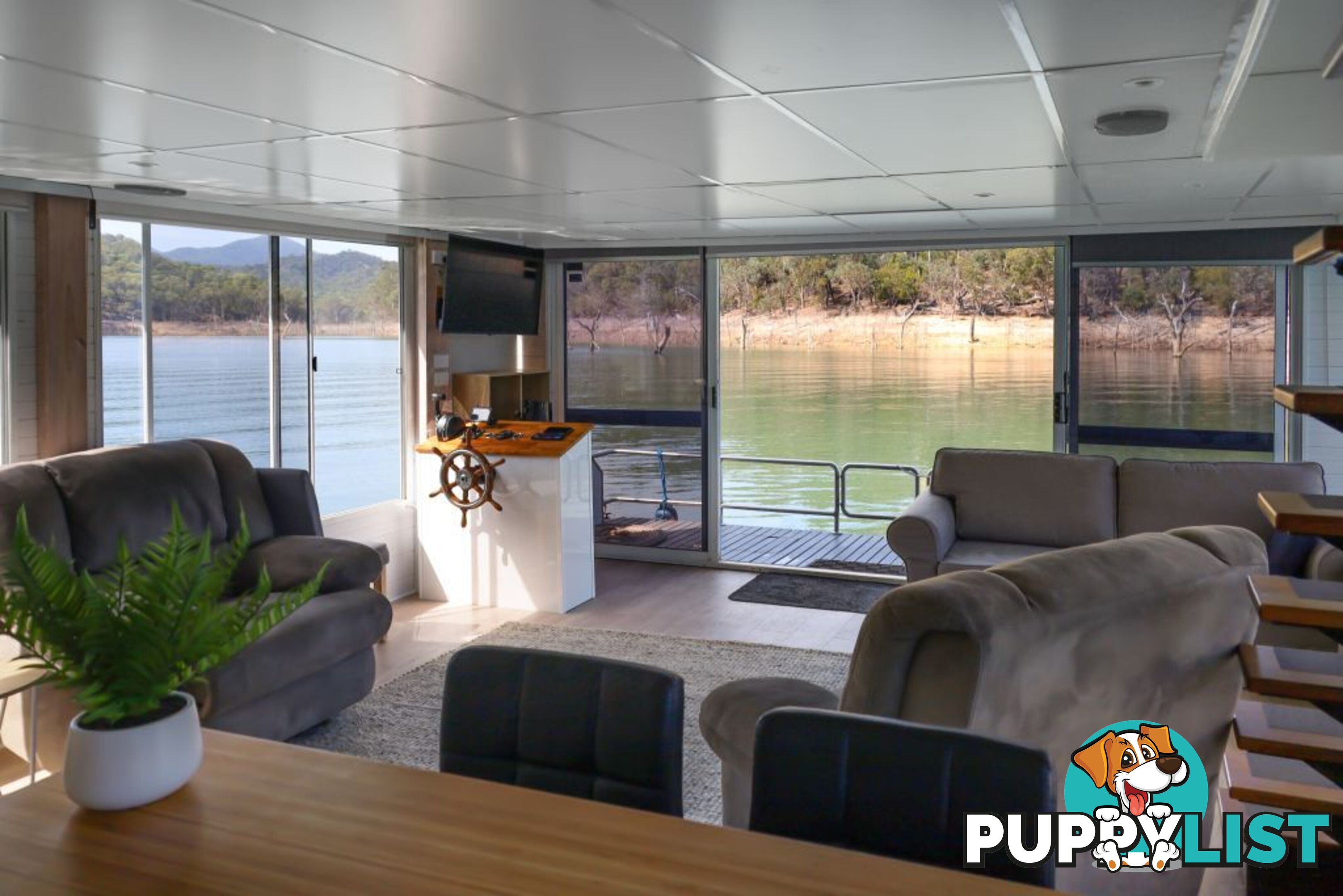 Sarong Houseboat Holiday Home on Lake Eildon