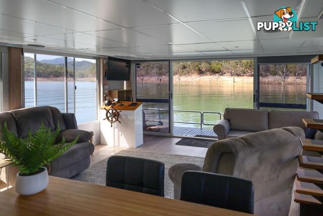 Sarong Houseboat Holiday Home on Lake Eildon