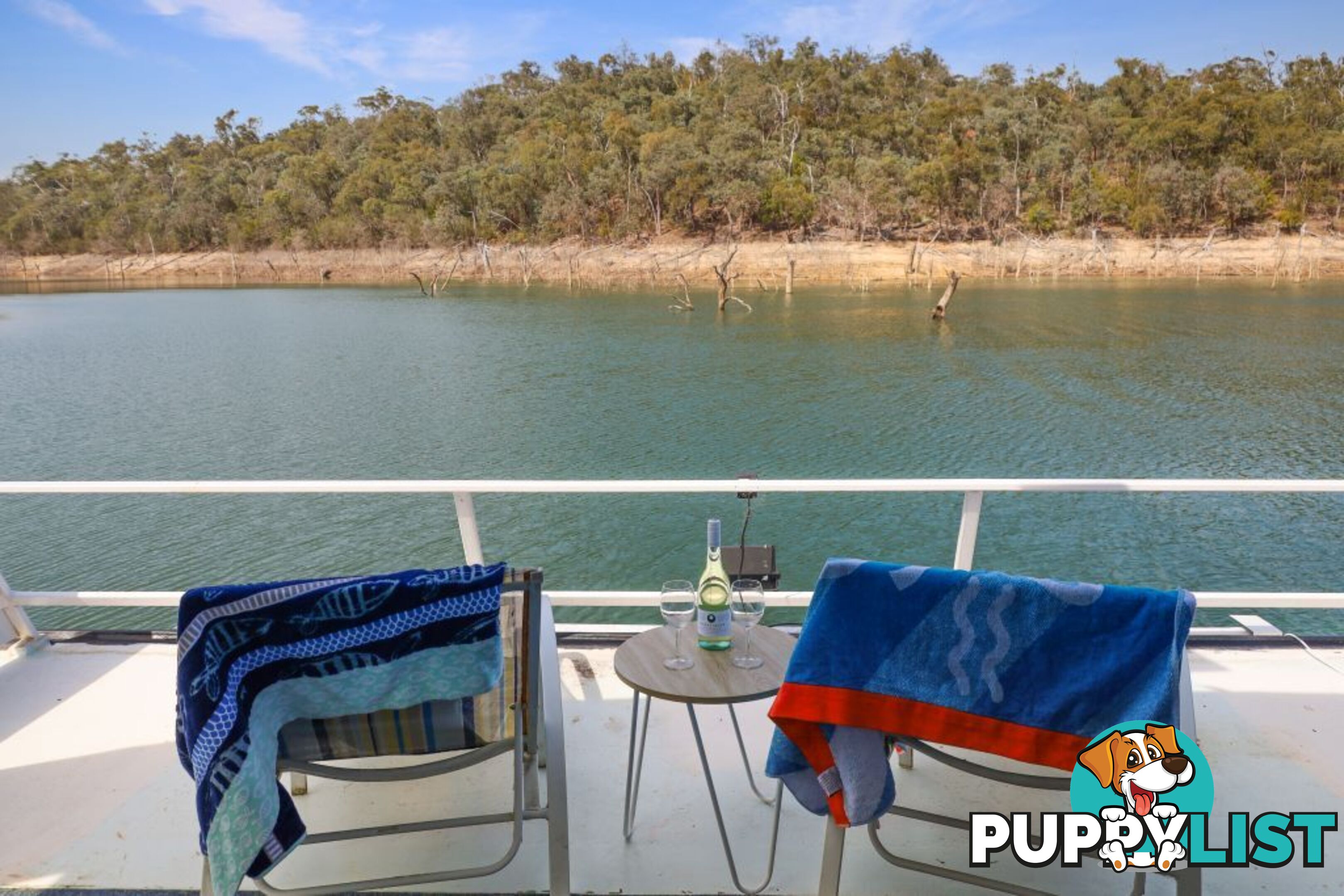 Sarong Houseboat Holiday Home on Lake Eildon