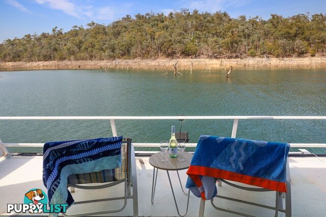 Sarong Houseboat Holiday Home on Lake Eildon