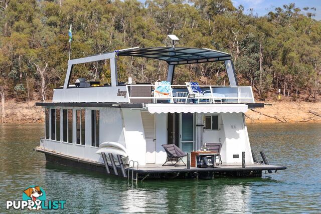 Sarong Houseboat Holiday Home on Lake Eildon