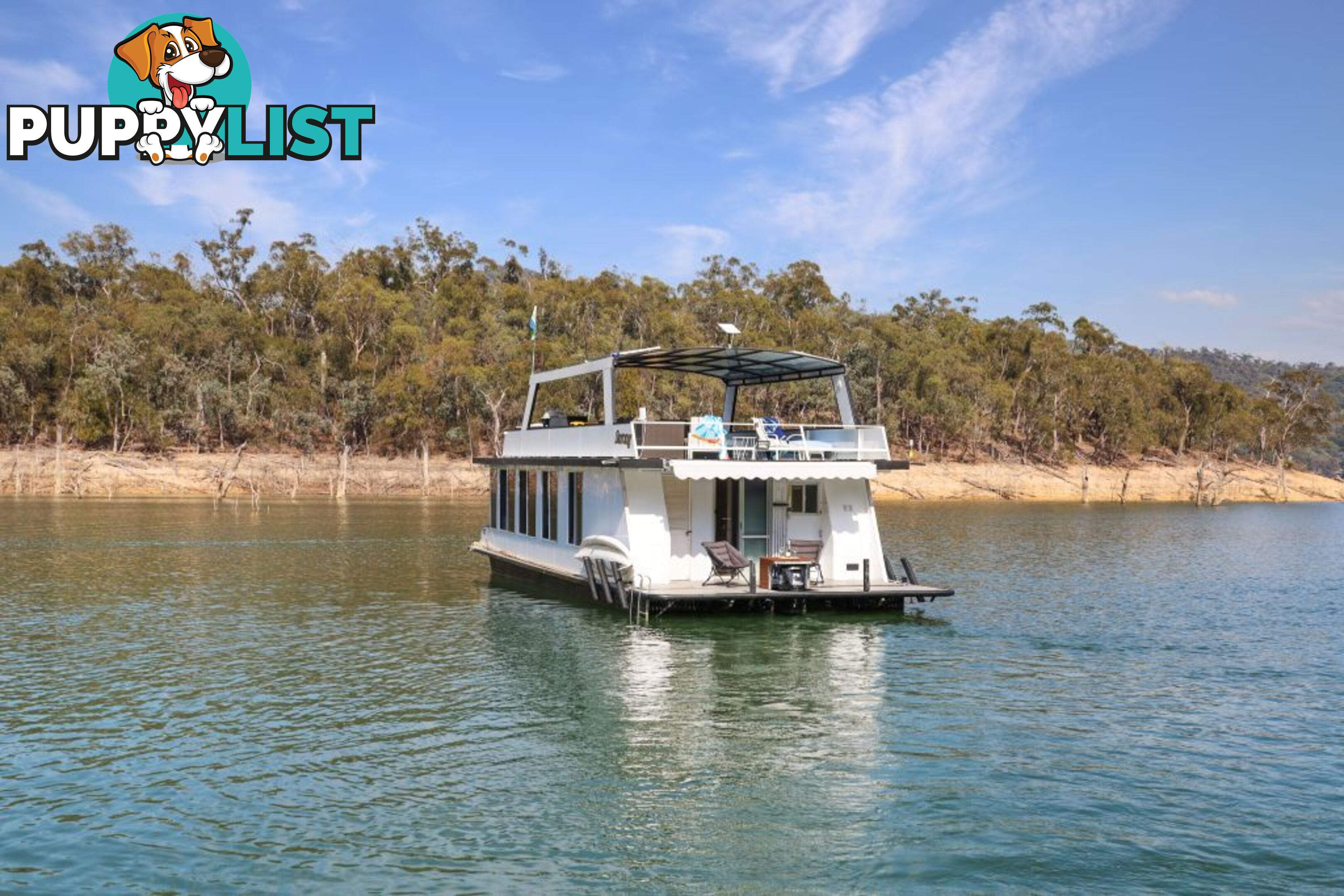 Sarong Houseboat Holiday Home on Lake Eildon