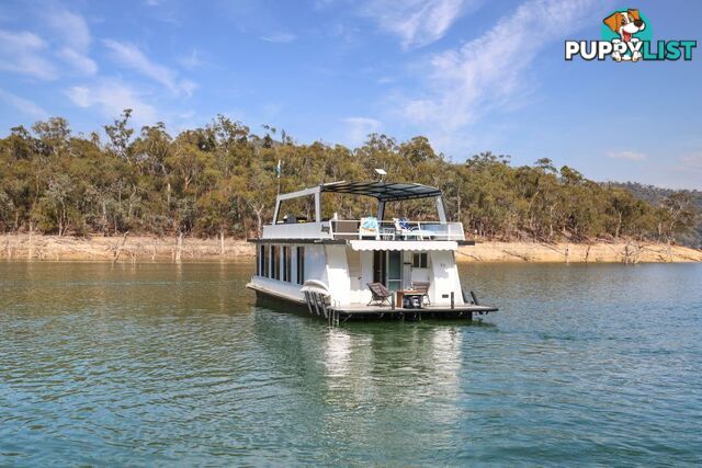 Sarong Houseboat Holiday Home on Lake Eildon