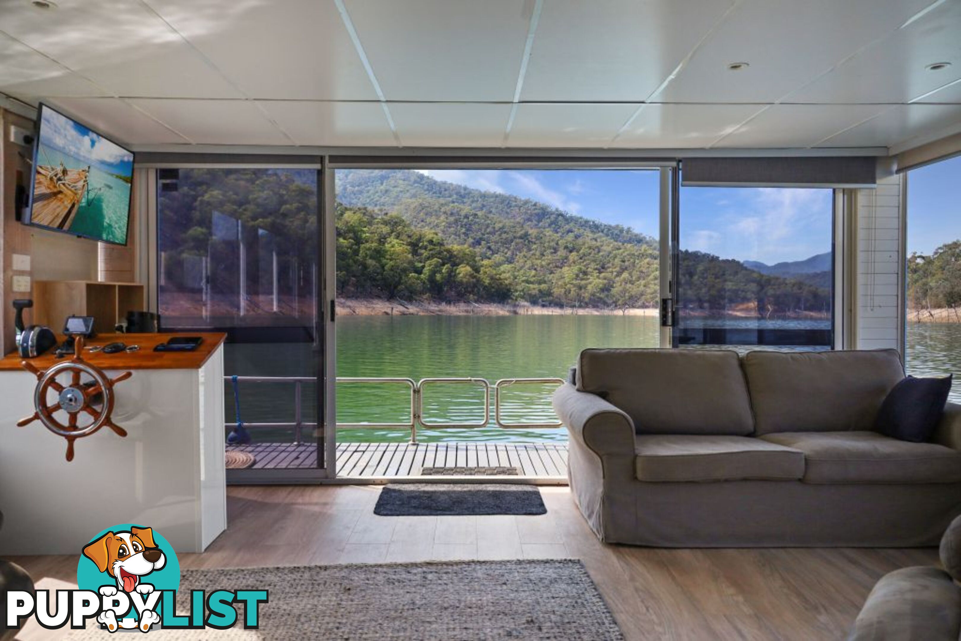 Sarong Houseboat Holiday Home on Lake Eildon