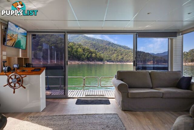 Sarong Houseboat Holiday Home on Lake Eildon