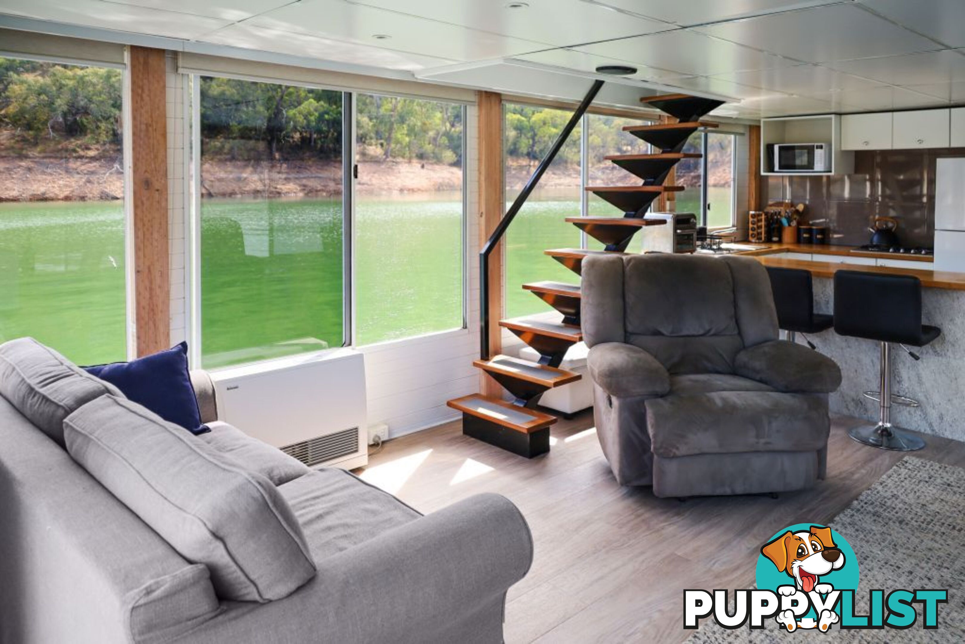 Sarong Houseboat Holiday Home on Lake Eildon