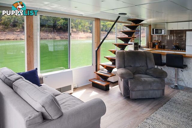 Sarong Houseboat Holiday Home on Lake Eildon