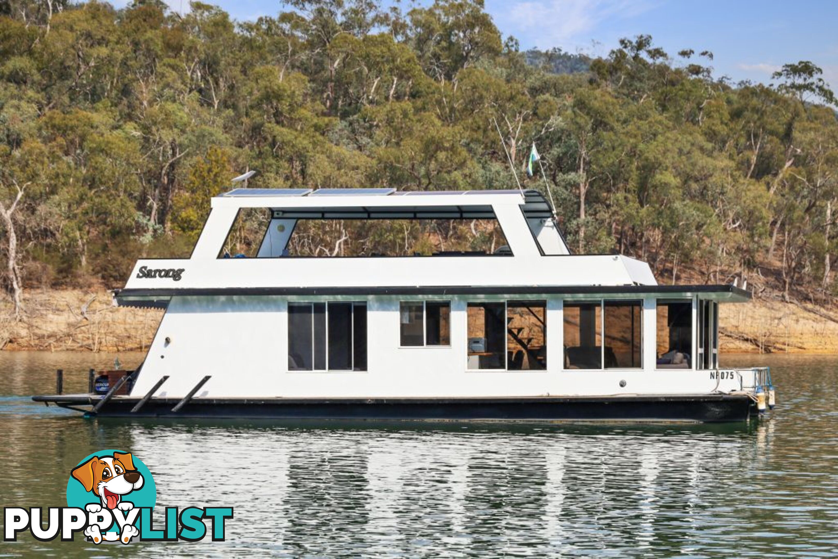 Sarong Houseboat Holiday Home on Lake Eildon